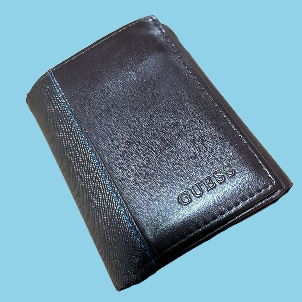 Guess Trifold